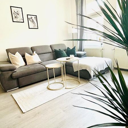 Renoviertes Apartment In Zentraler Lage - Wlan, Smart-Tv, Kuche, Balkon Und Queensize-Bett Fur 4 Gaste Erfurt Zewnętrze zdjęcie